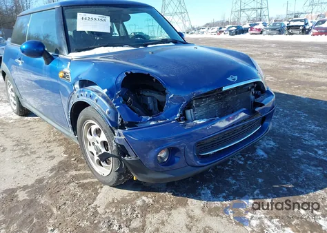 2013 Mini Hardtop Cooper z USA, uszkodzony, nr VIN WMWSU3C51DT679431